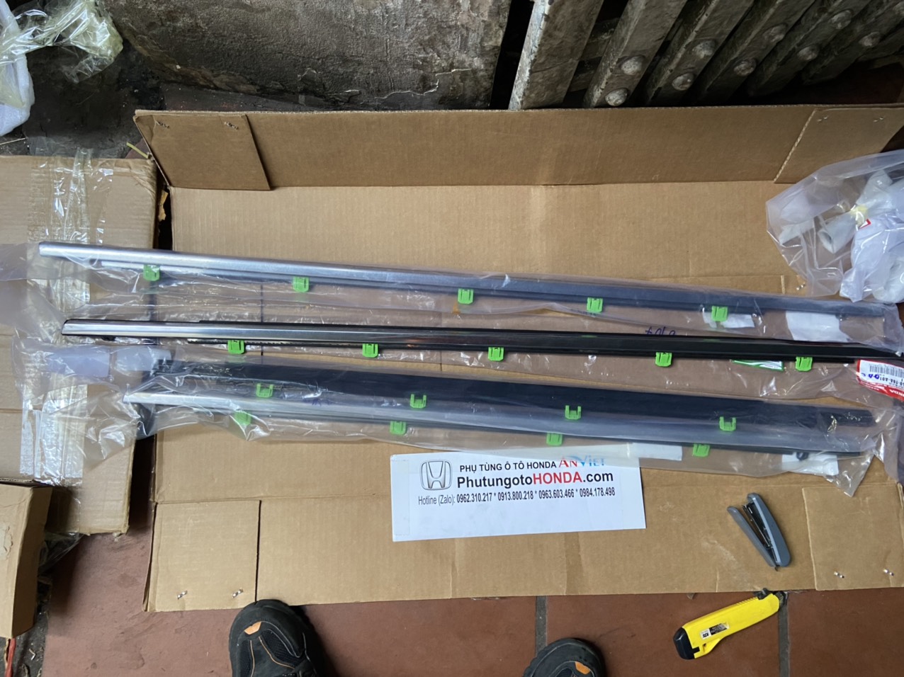 Nẹp chân kính ngoài xe Honda CRV 2013-2017